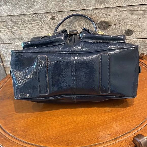 London Fog Ex Large purse - Picture 5 of 7